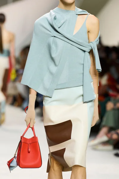 Look 32